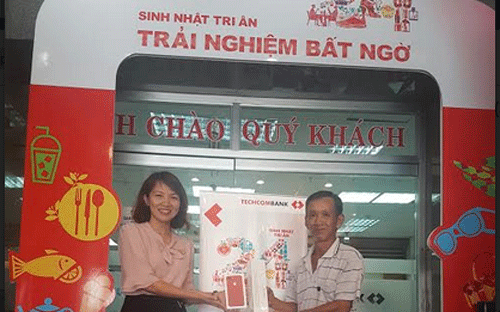 Hai đợt quay thưởng đầu tiên đã diễn ra thành công tốt đẹp và tìm ra 16 
khách hàng may mắn đã trở thành chủ nhân của những sản phẩm công nghệ 
thời thượng nhãn hiệu Apple.