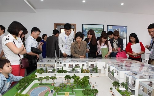 Ba căn hộ mẫu chung cư The TWO Residence được chủ đầu tư giới thiệu 
trong dịp này là ba căn hộ điển hình gồm căn Studio một phòng ngủ, căn 
tiêu chuẩn 2 - 3 phòng ngủ và căn Dual-keys (chìa khóa đôi).