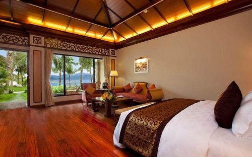 Các biệt thự đều được ốp gỗ tự nhiên 100% sàn và trần.