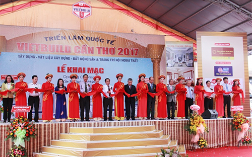 Đến với triển lãm Quốc tế Vietbuild Cần Thơ 2017, Tập đoàn Hoa Sen giới thiệu đến người tiêu dùng 3 nhóm sản phẩm chính.