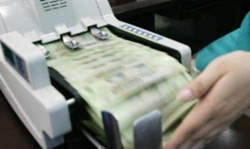 Giảm lãi suất và ẩn số từ lạm phát