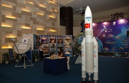 Cuối tháng 6, đầu tháng 7 vừa qua, lãnh đạo VNPTđã lên tiếng xác nhận với báo giới rằng, VNPT muốn vay 125,9 triệu USD của Ngân hàng Xuất nhập khẩu Mỹ để đầu tư cho Vinasat-2.