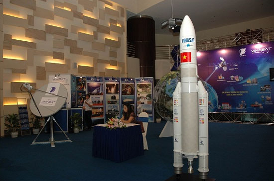 VNPT đã đầu tư cho Vinasat-2 với tổng vốn khoảng từ 260 - 280 triệu USD (tương đương từ 5.300 - 5.800 tỷ đồng), và hiện đã giải ngân phần lớn số tiền này.