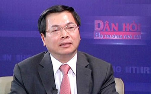 Bộ trưởng Bộ Công Thương Vũ Huy Hoàng giải đáp những thắc mắc liên quan đến sản phẩm hàng hóa và dịch vụ thiết yếu - Nguồn: VTV, VGP.