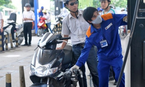 “Xả” quỹ bình ổn, không tăng giá xăng dầu