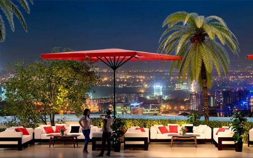 Những khách hàng đầu tiên tham gia giữ chỗ căn hộ tại tầng 7 tòa tháp 
FLC Star Tower sẽ có cơ hội sở hữu khu vườn “Star Lounge” đẹp nhất của 
dự án.