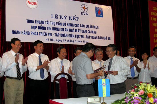 Quang cảnh lễ ký giữa 2 bên vào chiều 17/6.