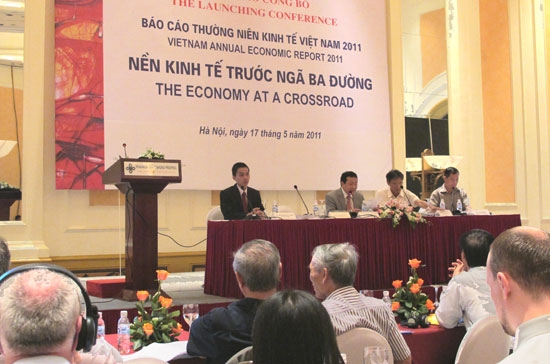 Lễ công bố báo cáo kinh tế năm 2011.