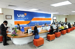 VIB cũng sẽ triển khai gói hỗ trợ 2.000 tỷ đồng lãi suất ưu đãi cho các doanh nghiệp thủy sản, dệt may và lương thực thực phẩm.