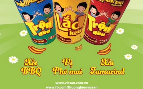 VISSAN vừa tung ra thị trường sản phẩm xúc xích lắc kêu trộn đều với 3 
hương vị: xúc xích lắc kêu vị phô mai, xúc xích trộn đều xốt Tamarind 
(xốt me) và xúc xích trộn đều xốt BBQ.