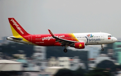 Ngày 15/8 tới, Vietjet sẽ tạm ứng cổ tức năm 2017 bằng tiền với tỷ lệ 2.000 đồng/cổ phiếu.