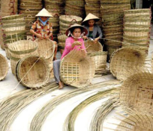 Hầu hết các làng nghề Việt Nam đều sản xuất tự phát, tự tìm đầu ra.