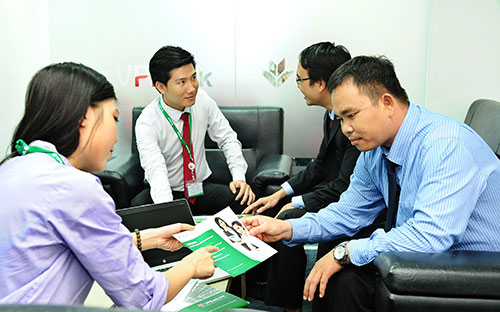 <span style="font-family: "Times New Roman"; font-size: 14.6667px;">Công cụ “Biz controller” trong thẻ VPBiz Platinum MasterCard mà ngân hàng VPBank đang ứng dụng giúp người quản lý doanh nghiệp có thể thiết lập hạn mức, phạm vi chi tiêu và theo dõi chi tiêu của các thẻ phụ trong công ty.</span>