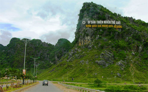  Ngày 4/10/2012 vừa qua, UBND tỉnh Quảng Bình đã tổ chức đoàn đi kiểm 
tra địa điểm để giới thiệu cho công ty Zeta Plan & Investment (Hàn 
Quốc) xây dựng khu vui chơi giải trí "đẳng cấp quốc tế" tại Vườn Quốc gia Phong Nha - Kẻ Bàng.