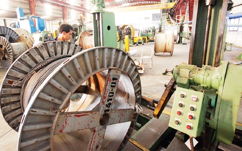 Theo dự thảo Luật Phá sản sửa đổi, doanh nghiệp, hợp tác xã không có khả
 năng thanh toán được các khoản nợ đến hạn từ 200 triệu đồng Việt Nam 
trở lên trong thời gian ba tháng, kể từ ngày chủ nợ có yêu cầu thì coi 
là lâm vào tình trạng phá sản - Ảnh: Việt Tuấn.<br>