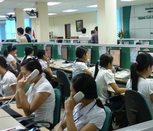 Một góc trung tâm chăm sóc khách hàng của Viettel Telecom.