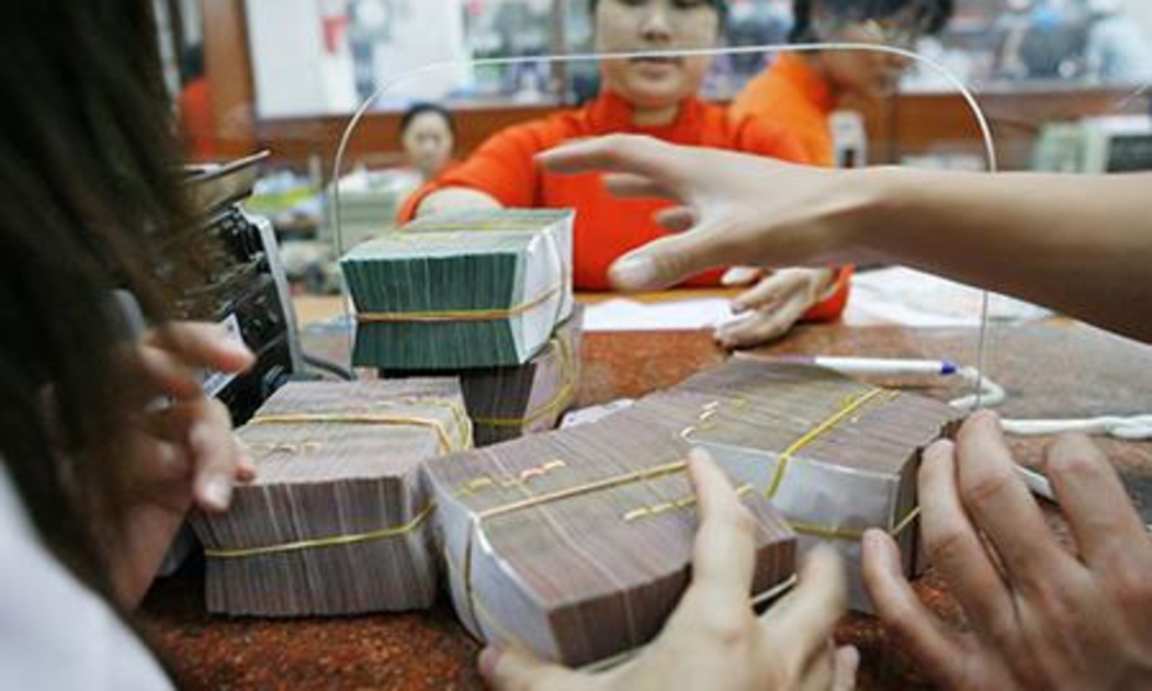 Không ít chuyên gia cho rằng, ngân hàng đẩy mạnh huy động vốn trong thời điểm hiện nay cũng có thể xem như động thái đón trước tình hình để “chạy trước” dự trữ thanh khoản.