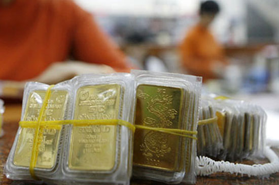  Trong bản tin công bố ngày 8/10, Ủy ban Giám sát tài chính Quốc gia cho rằng, về hoạt động huy động vàng, trước ngày 25/11/2012 nếu Ngân hàng Nhà nước không chỉ đạo cụ thể tới từng ngân hàng thì chính các ngân hàng này sẽ gặp khó khăn trong vấn đề thanh khoản.