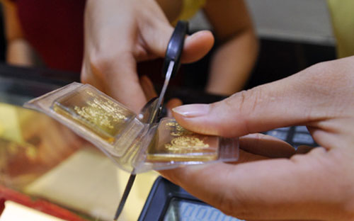 Theo số liệu của Ngân hàng Nhà nước, tổng mức chào thầu của 68 phiên là 1.807.000 lượng vàng, tương đương gần 67,8 tấn vàng; tổng khối lượng trúng thầu là 1.696.300 lượng, tương đương trên 63,6 tấn vàng. <br>