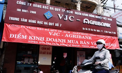 Bốn nguyên nhân bớt vênh giá vàng