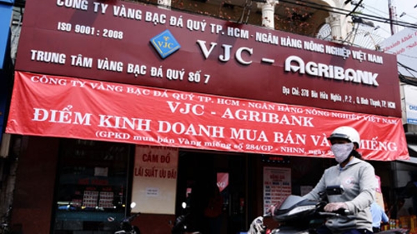 Bốn nguyên nhân bớt vênh giá vàng