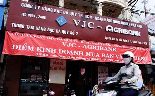 Theo Ngân hàng Nhà nước, mạng lưới được cấp phép cũng tạo ra sự cạnh tranh lành mạnh giữa các đơn vị cung cấp dịch vụ - Ảnh: VnExpress.<br>