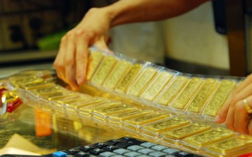 Với giá vàng hiện nay, dự kiến giao dịch khoảng 8 lượng trở lên sẽ thuộc diện phải báo cáo về Ngân hàng Nhà nước để giám sát.<br>