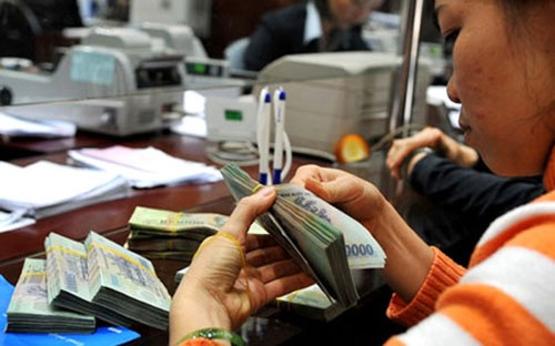 Ngày 25/3/2013, Ngân hàng Nhà nước công bố áp trần lãi suất tiền gửi VND kỳ hạn dưới 12 tháng về mức 7,5%/năm từ mốc 8%/năm.