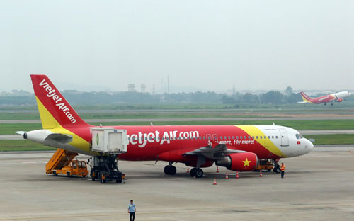 Vé được mở bán vào khung giờ vàng 12h-14h tại website www.vietjetair.com.