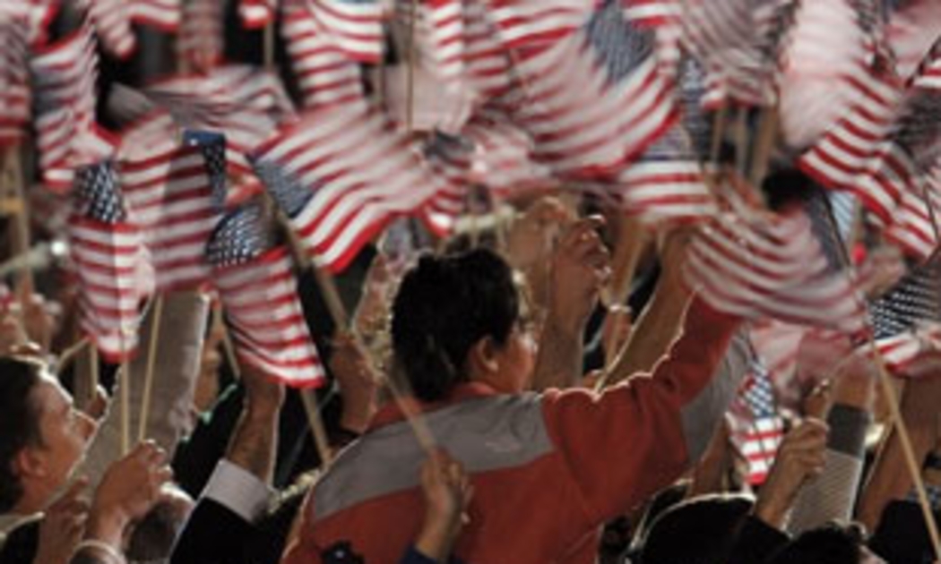 Tính đến 15 giờ theo giờ Việt Nam, Thượng nghị sỹ Barack Obama giành thắng lợi trên 26 bang, đạt 338 phiếu đại cử tri với gần 59 triệu cử tri ủng hộ, chiếm 52% - Ảnh: Reuters.