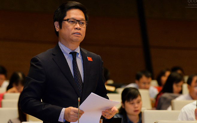 Đại biểu Vũ Tiến Lộc góp ý dự thảo Luật Quản lý ngoại thương.<br>