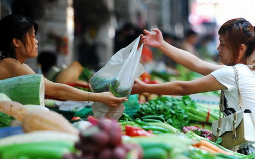 Cục Quản lý giá cho biết, cung cầu hàng hóa trong nước vẫn cơ bản ổn 
định, giá một số hàng hóa thiết yếu có xu hướng ổn định hoặc giảm như 
lúa, gạo, đường,...