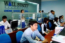 Ngày 26/11/2009, sàn Hà Nội đã chấp thuận nguyên tắc niêm yết cho Công ty Cổ phần Chứng khoán Phố Wall được niêm yết 10,8 triệu cổ phiếu.