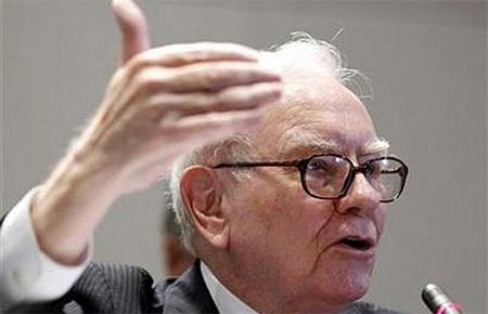 Buffett đã nhiều lần bày tỏ hy vọng chứng khoán phái sinh sẽ đem lại lợi nhuận theo thời gian, thậm chí có lần ông đã gọi kênh đầu tư này là “vũ khí hủy diệt hàng loạt”.
