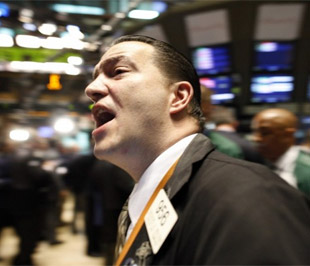 Trong tuần, chỉ số Dow Jones tiếp tục giảm 1,62%, chỉ số S&P 500 mất 1,93% và chỉ số Nasdaq trượt 2,25% - Ảnh: Reuters.