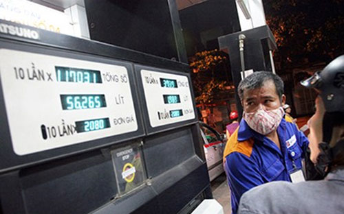 Petrolimex giảm 500 đồng/lít xăng Ron 92 xuống còn 24.050 đồng/lít.