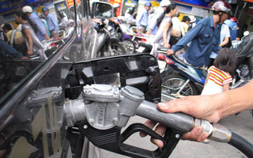 Giá xăng RON 92 tăng 680 đồng lên mức tối đa 16.509 đồng/lít.