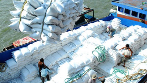 Gạo Việt Nam tăng giá nhờ xuất qua Campuchia và Thái Lan