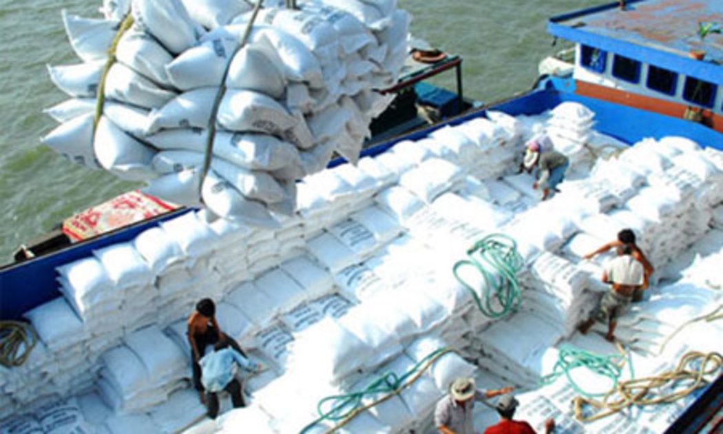 Vào ngày thứ Tư (29/8), giá xuất khẩu gạo Việt Nam loại 5% tấm là 450-455 USD/tấn, FOB cảng Sài Gòn, từ mức 437-445 USD/tấn vào tuần trước.