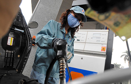 Chiều 20/7/2012, Công ty Chứng khoán Bản Việt đã đưa ra dự báo giá xăng dầu có thể tăng. Đến 22h cùng ngày, các doanh nghiệp xăng dầu đầu mối công bố tăng giá từ 300-400 đồng/lít.