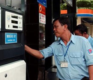 Với mức điều chỉnh lần này, giá mặt hàng dầu hoả từ 11.500 đồng/lít giảm còn 11.000 đồng/lít.