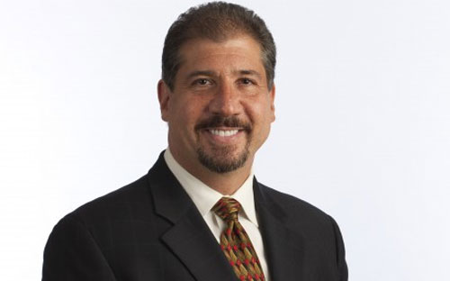 Ông Mark Weinberger năm nay 51 tuổi, từng giữ chức trợ lý Bộ trưởng Bộ Tài chính Hoa Kỳ về chính sách thuế dưới thời Tổng thống George W. Bush.