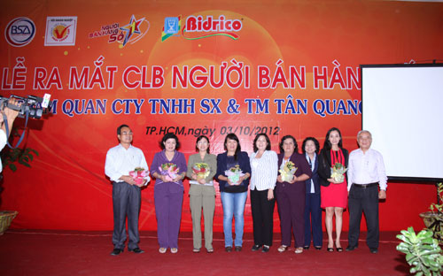 Ra mắt câu lạc bộ người bán hàng số 1 tại công ty.<br>