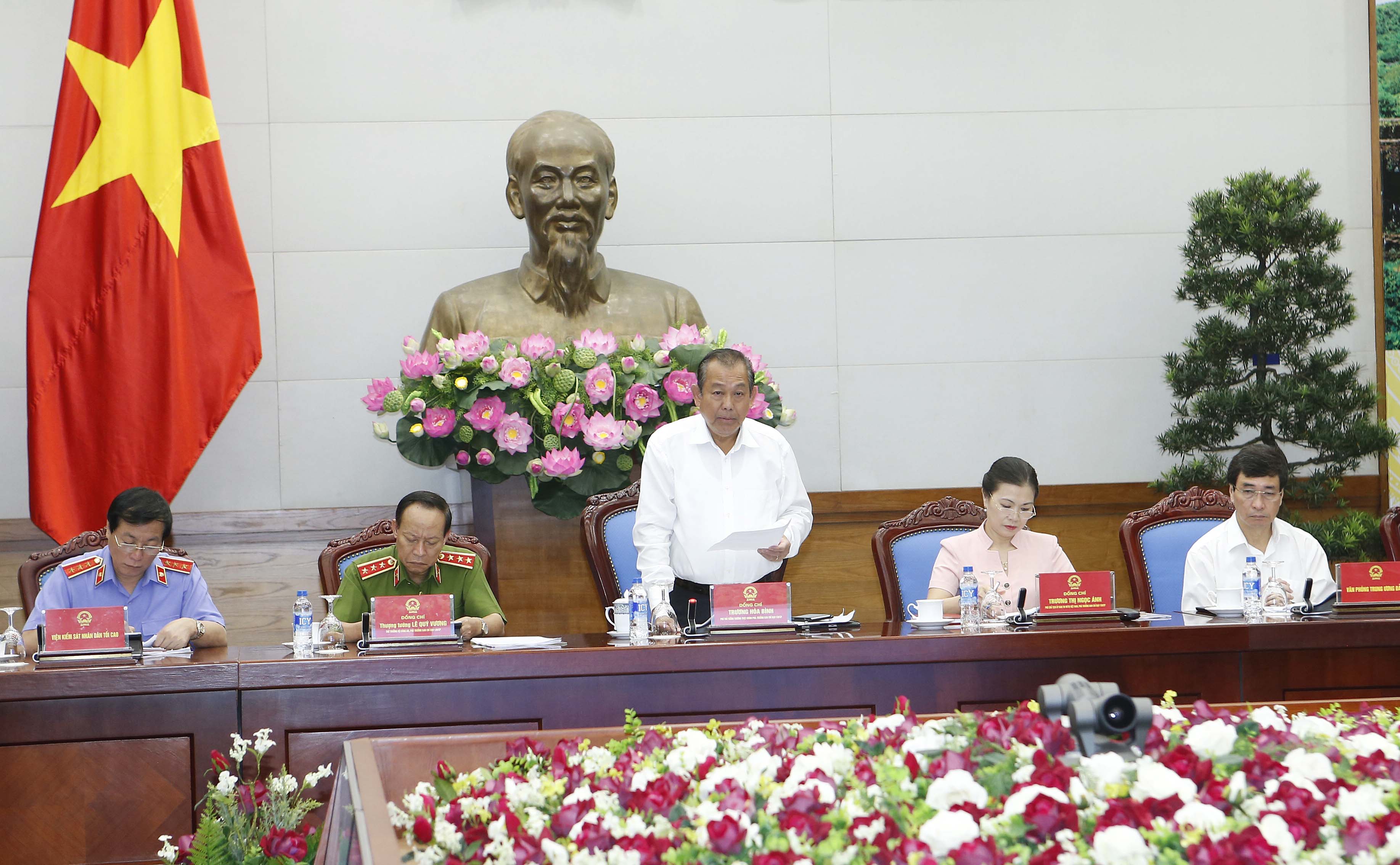 Phó thủ tướng Trương Hòa Bình chủ trì hội nghị.<br>