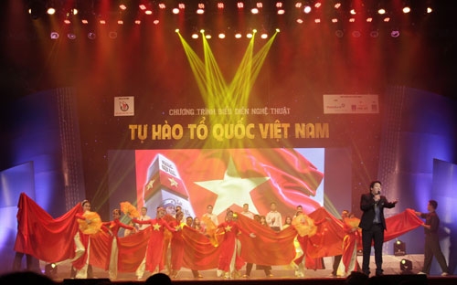 Đây là chương trình nghệ thuật đặc biệt, được dàn dựng công phu, cố gắng khắc họa những mốc lịch sử quan trọng 70 năm Quốc hội đồng hành cùng lịch sử đất nước.