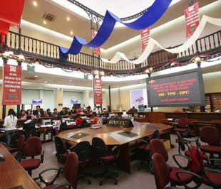Sở Giao dịch Chứng khoán Hà Nội có tên quốc tế là Hanoi Stock Exchange (HNX), vốn điều lệ là 1.000 tỷ đồng - Ảnh: Việt Tuấn.