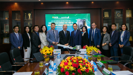 Đại diện Ban lãnh đạo OCB và Bamboo Airways tham dự lễ ký kết.