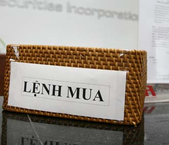 Khi thị trường chứng khoán Việt Nam đi xuống trong giai đoạn vừa qua, ý tưởng hình thành quỹ bình ổn thị trường được cho là một hướng đi tích cực.