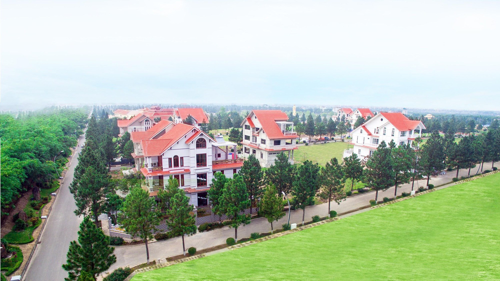 Những căn biệt thự tại The Phoenix Garden được thiết kế theo phong cách tân cổ điển sang trọng.