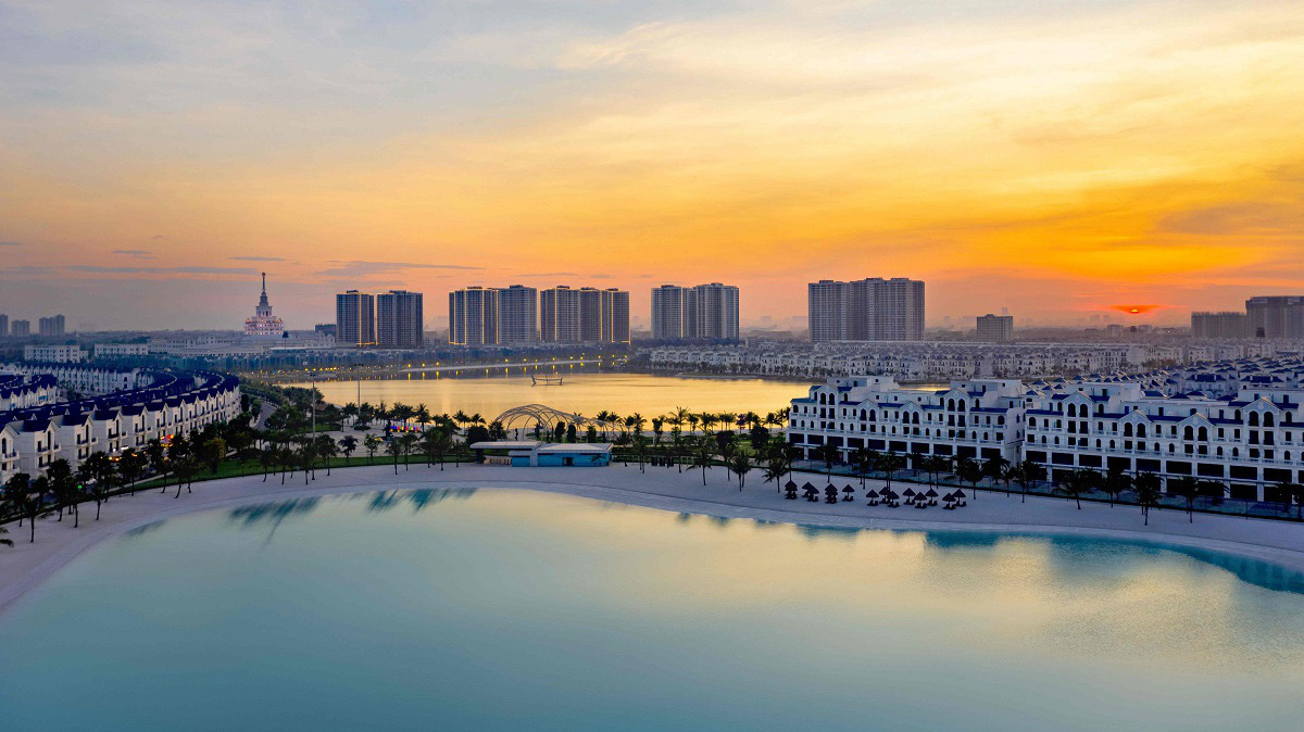 Từ Vinhomes Ocean Park - trung tâm mới của phía Đông Hà Nội, dễ dàng di chuyển đến các khu vực nội thành, sân bay Nội Bài; đặc biệt thuận tiện kết nối liên tỉnh khi đường nhánh kết nối cao tốc Hà Nội - Hải Phòng vào dự án dự kiến hoàn thành cuối quý 2 năm 2021.